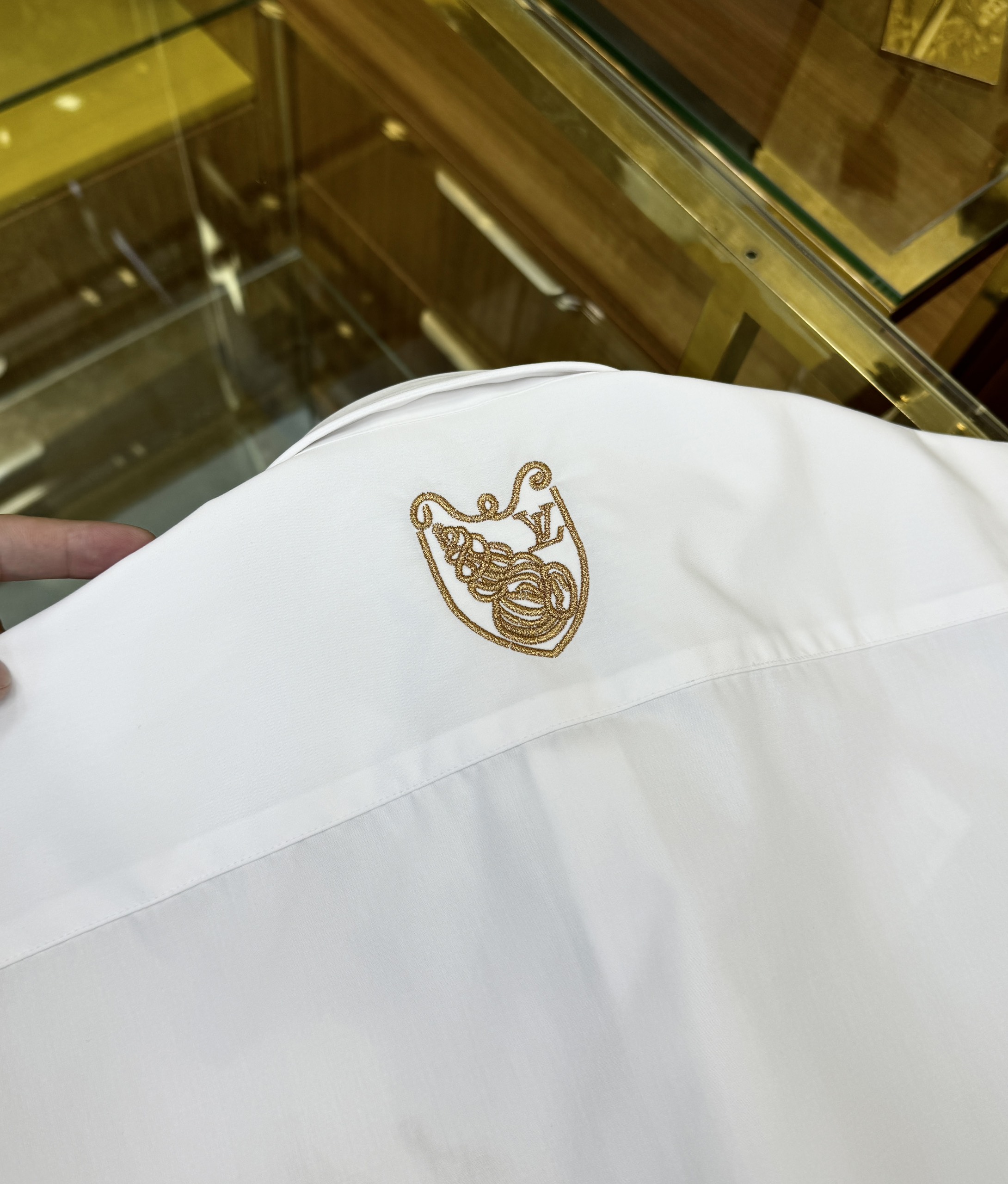 Áo sơ mi dài tay Louis Vuitton LV logo chữ kẻ sọc tay thêu Like Auth on web CD